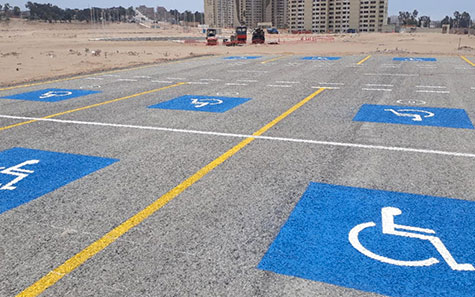Marquage au sol des places handicapés pour les jeux panamaricain à Lima
